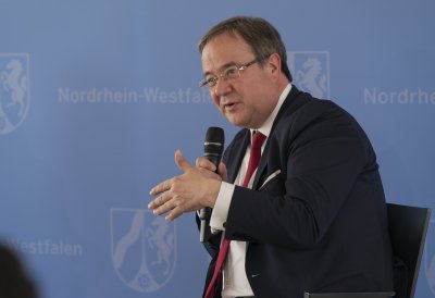 Ministerpräsident Laschet begrüßt den internationalen Friedensbotschafter Sri Sri Ravi Shankar im Landeshaus