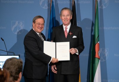 Ministerpräsident Laschet händigt engagierten Bürgern den Bundesverdienstorden aus