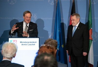 Ministerpräsident Laschet händigt engagierten Bürgern den Bundesverdienstorden aus