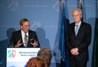 Ministerpräsident Laschet händigt engagierten Bürgern den Bundesverdienstorden aus