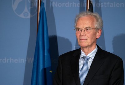 Ministerpräsident Laschet händigt engagierten Bürgern den Bundesverdienstorden aus