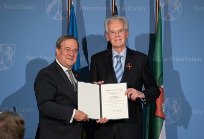 Ministerpräsident Laschet händigt engagierten Bürgern den Bundesverdienstorden aus