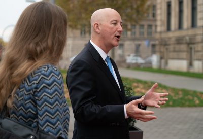 Ministerpräsident Laschet empfängt den Gouverneur des US-Bundesstaates Nebraska