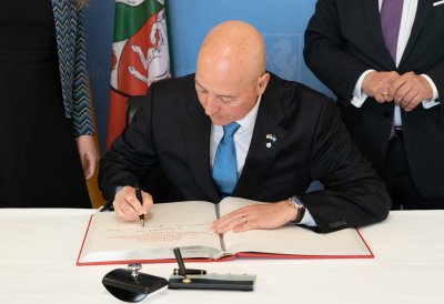 Ministerpräsident Laschet empfängt den Gouverneur des US-Bundesstaates Nebraska