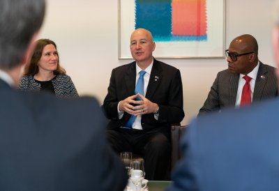 Ministerpräsident Laschet empfängt den Gouverneur des US-Bundesstaates Nebraska