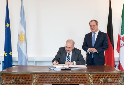 Ministerpräsident Armin Laschet empfängt den Botschafter von Argentinien in Deutschland, Pedro Raúl Villagra Delgado, zu seinem Antrittsbesuch