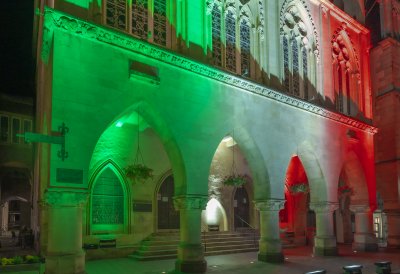 Nordrhein-Westfalen leuchtet: Zum 74. Landesgeburtstag erstrahlen historische Bauwerke in den Landesfarben