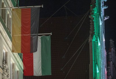 Nordrhein-Westfalen leuchtet: Zum 74. Landesgeburtstag erstrahlen historische Bauwerke in den Landesfarben