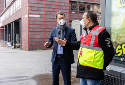 Eröffnung von neuem „Drive-in-Impfzentrum“ an der Lanxess