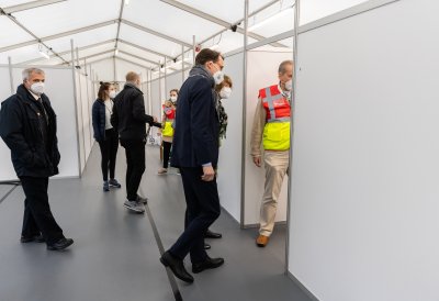 Eröffnung von neuem „Drive-in-Impfzentrum“ an der Lanxess