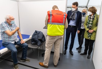 Eröffnung von neuem „Drive-in-Impfzentrum“ an der Lanxess