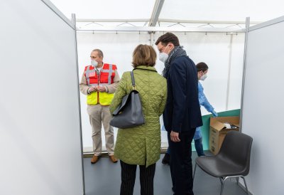 Eröffnung von neuem „Drive-in-Impfzentrum“ an der Lanxess