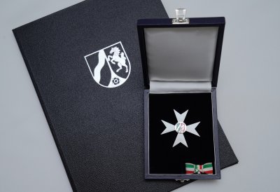 Ministerpräsident Armin Laschet verleiht den Verdienstorden des Landes Nordrhein-Westfalen an elf Bürgerinnen und Bürger