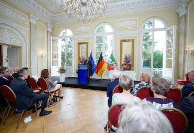 Ministerpräsident Armin Laschet verleiht den Verdienstorden des Landes Nordrhein-Westfalen an elf Bürgerinnen und Bürger