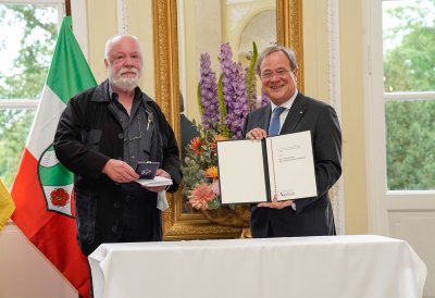 Ministerpräsident Armin Laschet verleiht den Verdienstorden des Landes Nordrhein-Westfalen an elf Bürgerinnen und Bürger