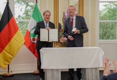 Ministerpräsident Armin Laschet verleiht den Verdienstorden des Landes Nordrhein-Westfalen an elf Bürgerinnen und Bürger