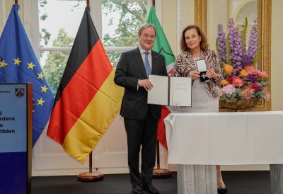 Ministerpräsident Armin Laschet verleiht den Verdienstorden des Landes Nordrhein-Westfalen an elf Bürgerinnen und Bürger