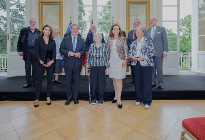 Ministerpräsident Armin Laschet verleiht den Verdienstorden des Landes Nordrhein-Westfalen an elf Bürgerinnen und Bürger