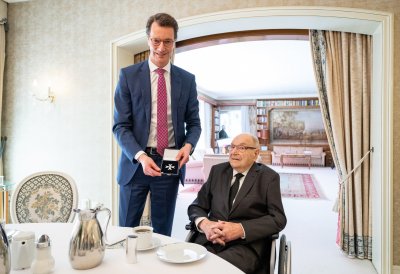 Ministerpräsident Wüst ehrt Heinz Becker aus Steinheim mit dem Landesverdienstorden