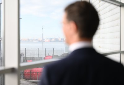 Ministerpräsident Hendrik Wüst besucht das LNG-Terminal in Zeebrugge