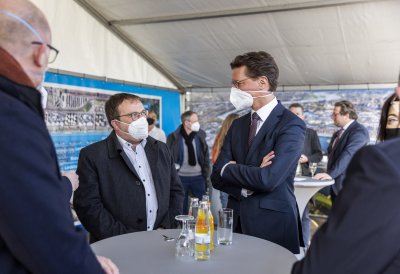 Ministerpräsident Hendrik Wüst besucht das Duisburg Gateway Terminal 