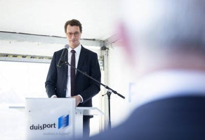 Ministerpräsident Hendrik Wüst besucht das Duisburg Gateway Terminal 