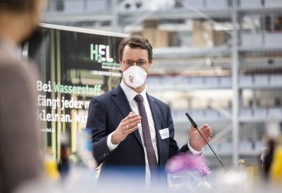 Ministerpräsident Hendrik Wüst besucht Cummins Hydrogenics in Herten