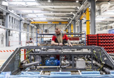 Ministerpräsident Hendrik Wüst besucht Cummins Hydrogenics in Herten