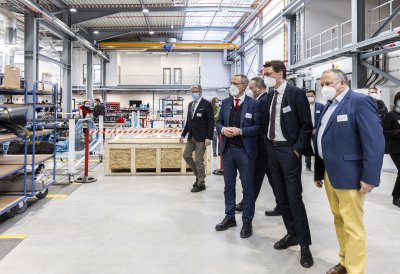 Ministerpräsident Hendrik Wüst besucht Cummins Hydrogenics in Herten