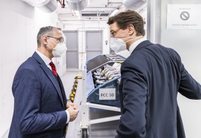 Ministerpräsident Hendrik Wüst besucht Cummins Hydrogenics in Herten