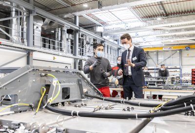 Ministerpräsident Hendrik Wüst besucht Cummins Hydrogenics in Herten