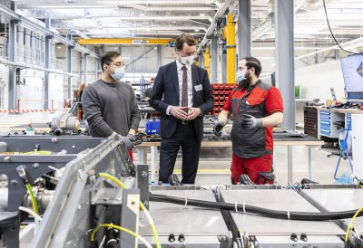 Ministerpräsident Hendrik Wüst besucht Cummins Hydrogenics in Herten