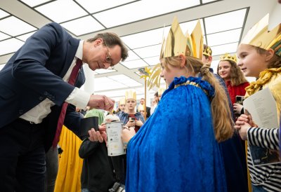 Ministerpräsident Hendrik Wüst empfängt Sternsinger zum traditionellen Dreikönigssingen