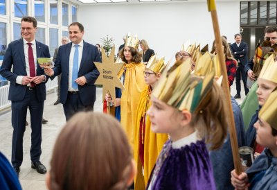 Ministerpräsident Hendrik Wüst empfängt Sternsinger zum traditionellen Dreikönigssingen