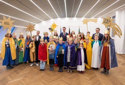 Ministerpräsident Hendrik Wüst empfängt Sternsinger zum traditionellen Dreikönigssingen