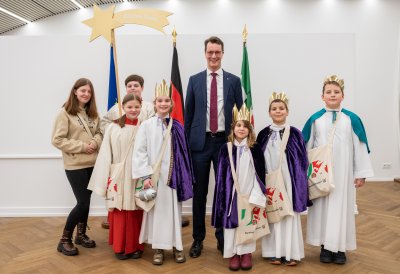 Ministerpräsident Hendrik Wüst empfängt Sternsinger zum traditionellen Dreikönigssingen