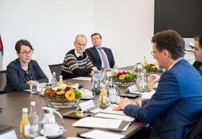 Ministerpräsident Hendrik Wüst tauscht sich mit internationalen Organisationen zur Situation im Iran aus