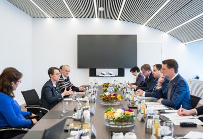 Ministerpräsident Hendrik Wüst tauscht sich mit internationalen Organisationen zur Situation im Iran aus