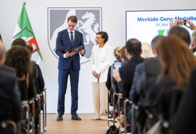 IDA-NRW wird mit der Mevlüde-Genç-Medaille des Landes Nordrhein-Westfalen ausgezeichnet