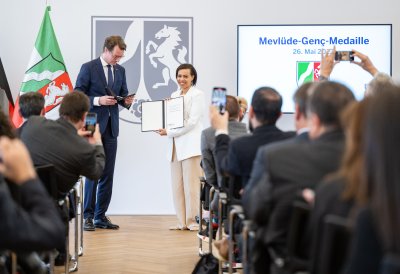 IDA-NRW wird mit der Mevlüde-Genç-Medaille des Landes Nordrhein-Westfalen ausgezeichnet