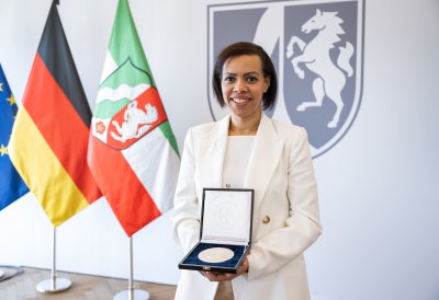IDA-NRW wird mit der Mevlüde-Genç-Medaille des Landes Nordrhein-Westfalen ausgezeichnet
