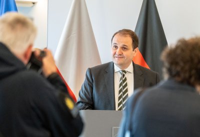 Ministerpräsident Hendrik Wüst verabschiedet den Generalkonsul der Republik Polen und Doyen des Konsularischen Korps NRW, Jakub Wawrzyniak