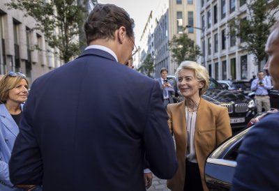 Die Ministerpräsidenten Wüst und Weil geben gemeinsam mit Kommissionspräsidentin Ursula von der Leyen ein Pressestatement ab