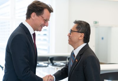 Ministerpräsident Hendrik Wüst empfängt den Botschafter der Republik Singapur