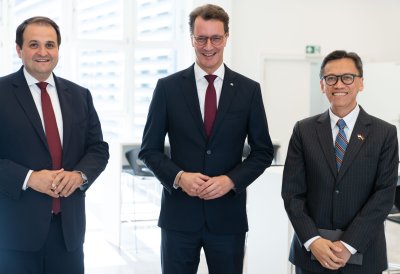 Ministerpräsident Hendrik Wüst empfängt den Botschafter der Republik Singapur