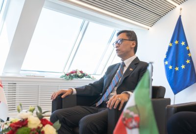 Ministerpräsident Hendrik Wüst empfängt den Botschafter der Republik Singapur