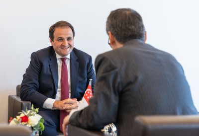 Ministerpräsident Hendrik Wüst empfängt den Botschafter der Republik Singapur