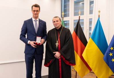 Ministerpräsident Hendrik Wüst und Kölns Oberbürgermeisterin Henriette Reker werden mit Orden der Ukrainisch-Orthodoxen Kirche ausgezeichnet