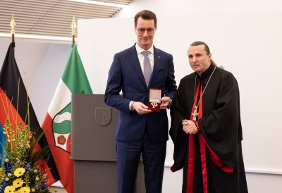 Ministerpräsident Hendrik Wüst und Kölns Oberbürgermeisterin Henriette Reker werden mit Orden der Ukrainisch-Orthodoxen Kirche ausgezeichnet