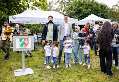 Ministerpräsident Wüst trifft Ehrenpatenkinder und ihre Familien